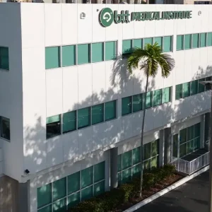 prédio do BTT Medical Institute visto de frente nos Estados Unidos ao Norte de Miami na cidade de Aventura